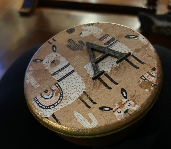 Caja personalizada con una inicial