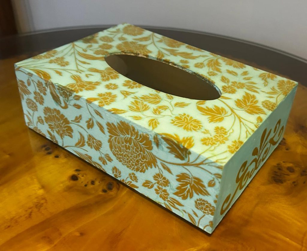 Caja de pañuelo suiza